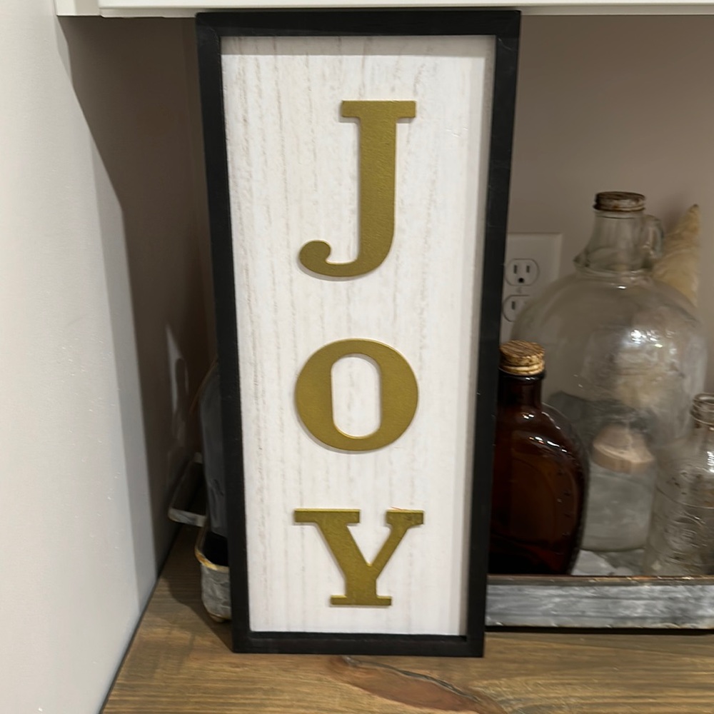 Target BP 2022 Christmas, “Joy” Sign